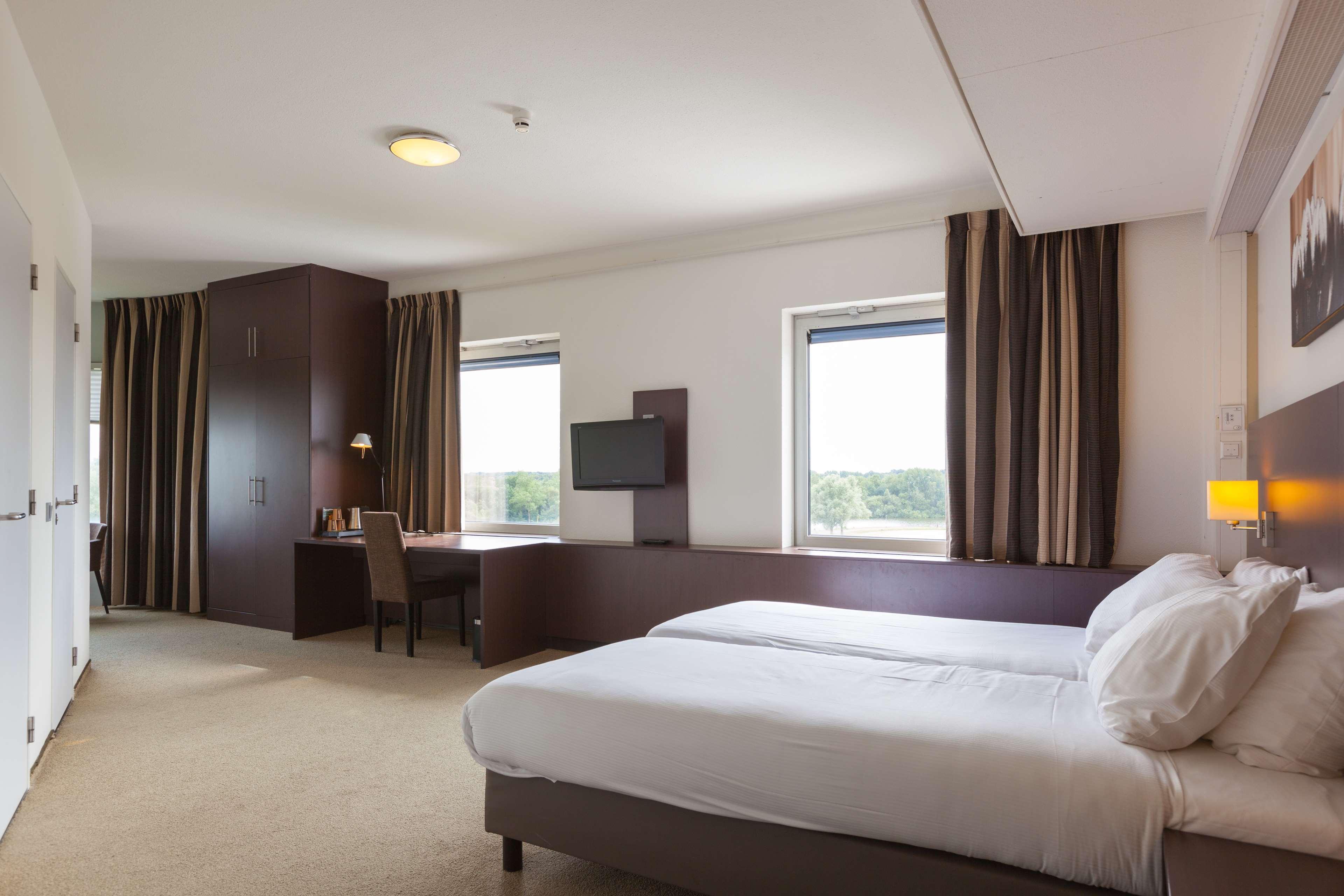 Best Western Plus Flatonia Inn Buitenkant foto