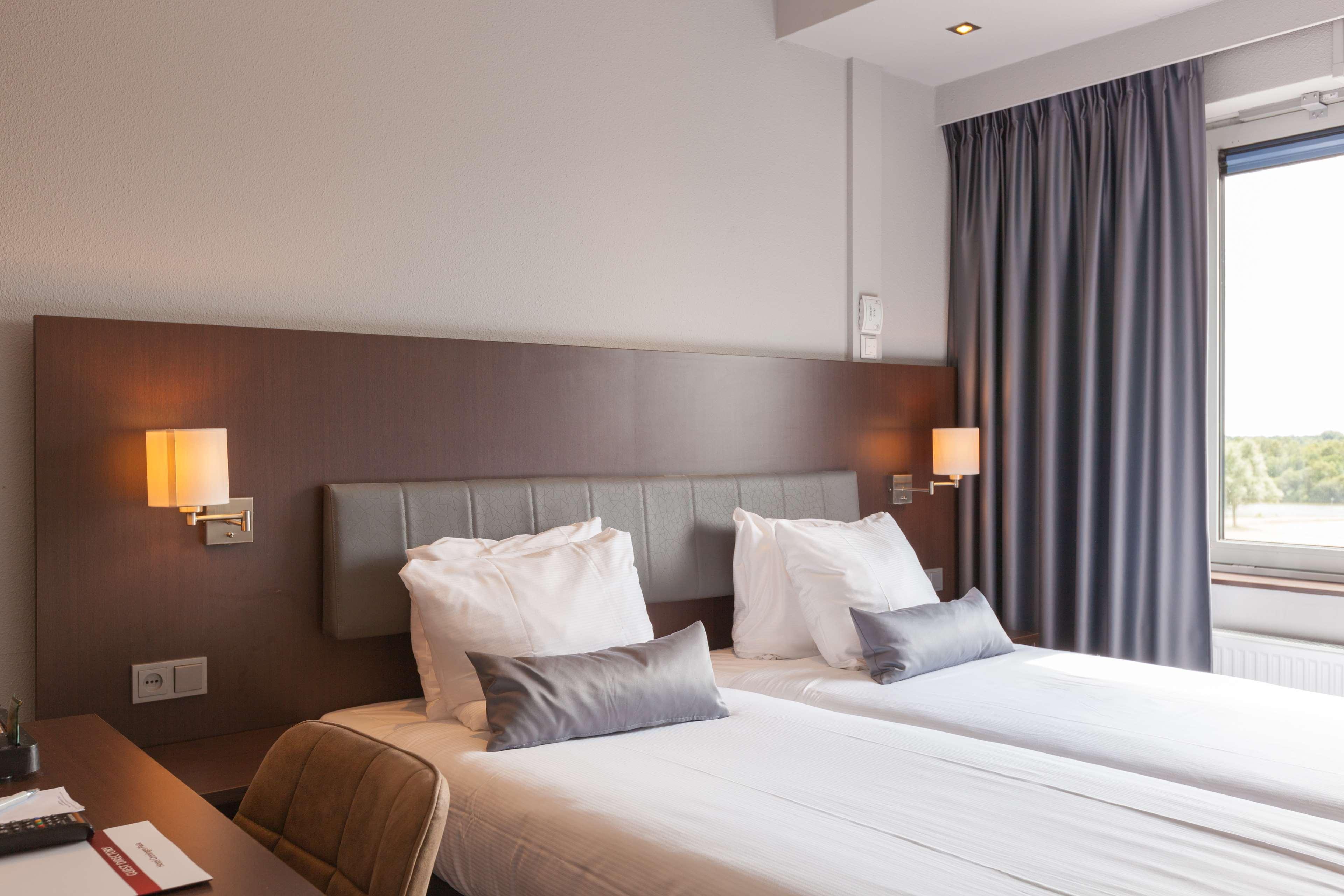 Best Western Plus Flatonia Inn Buitenkant foto